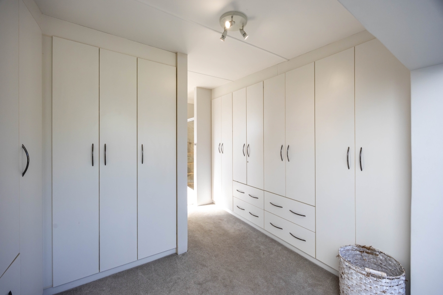 To Let 4 Bedroom Property for Rent in Kidds Beach Eastern Cape